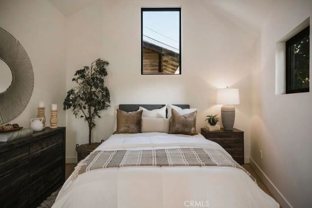 4633 Russell, Los Angeles, CA 90027