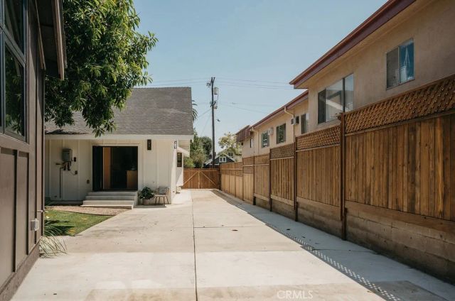 4633 Russell, Los Angeles, CA 90027
