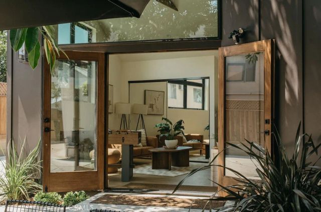4633 Russell, Los Angeles, CA 90027