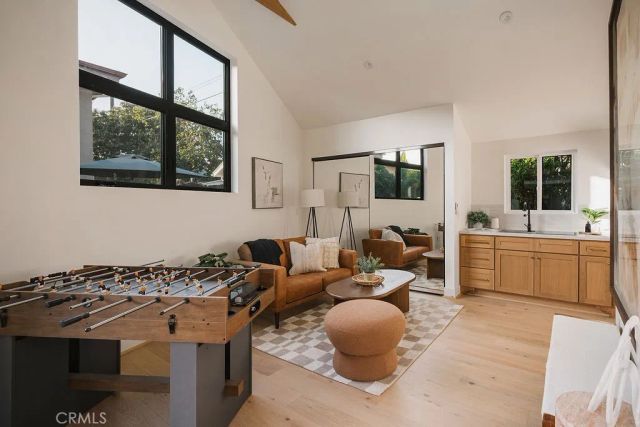 4633 Russell, Los Angeles, CA 90027