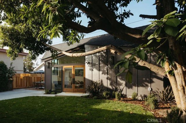 4633 Russell, Los Angeles, CA 90027