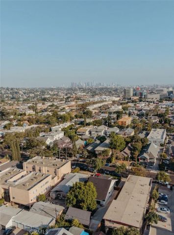 4633 Russell, Los Angeles, CA 90027