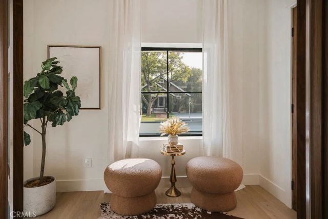 4633 Russell, Los Angeles, CA 90027