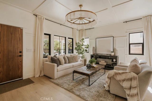 4633 Russell, Los Angeles, CA 90027