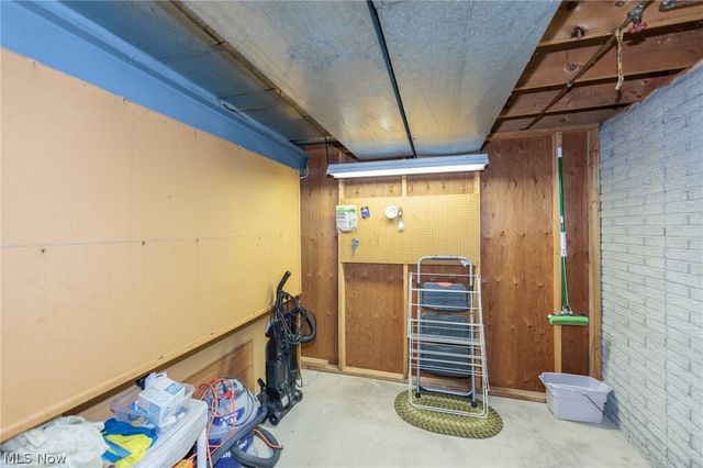 8747 Fox Rest Drive, Brecksville, OH 44141