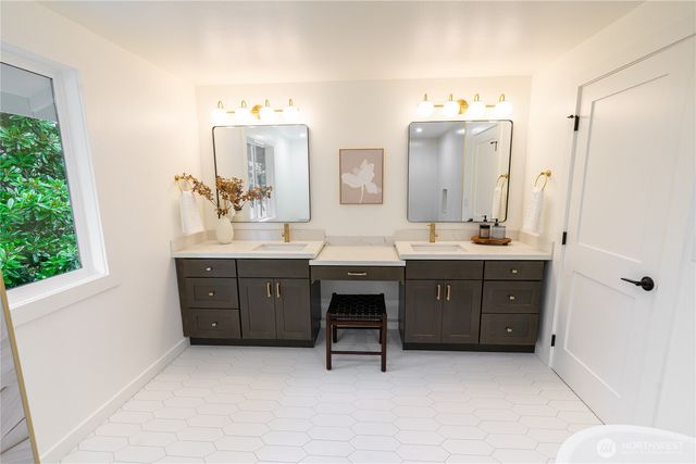 18513 NE 19th Place, Bellevue, WA 98008