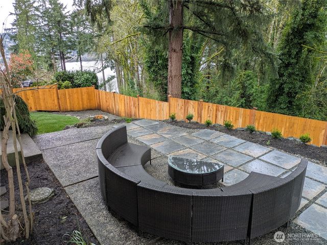18513 NE 19th Place, Bellevue, WA 98008
