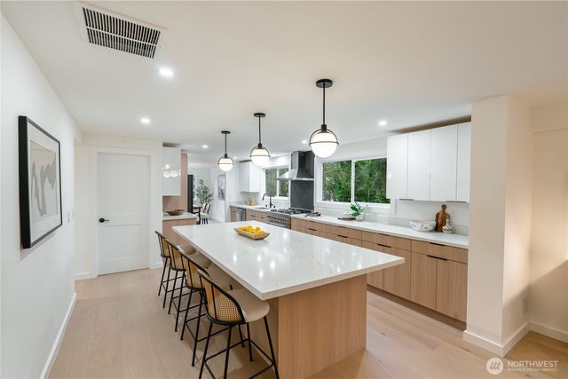 18513 NE 19th Place, Bellevue, WA 98008