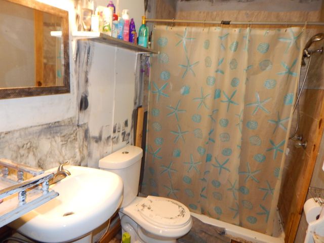 212 BORDER, Gilmer, TX 75644