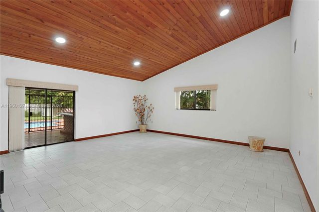 2220 SW 90th Ave, Miami, FL 33165