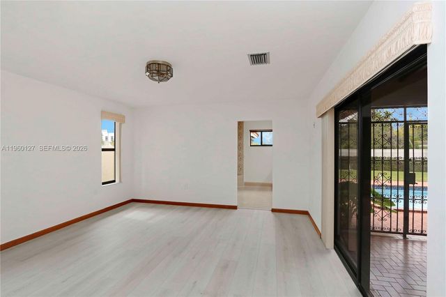 2220 SW 90th Ave, Miami, FL 33165