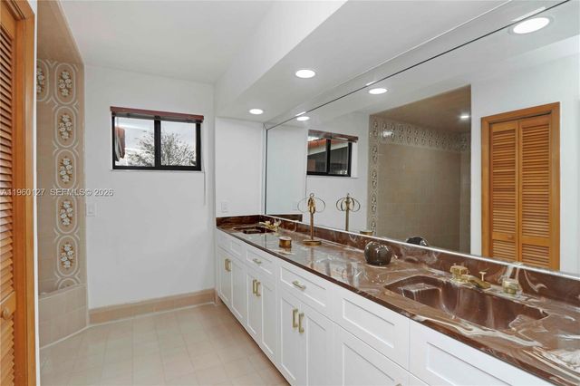 2220 SW 90th Ave, Miami, FL 33165