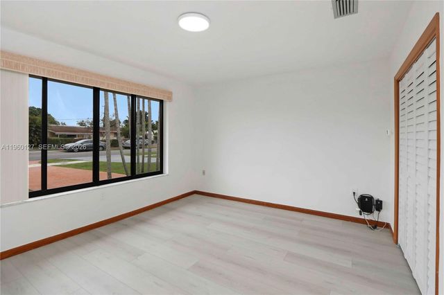 2220 SW 90th Ave, Miami, FL 33165