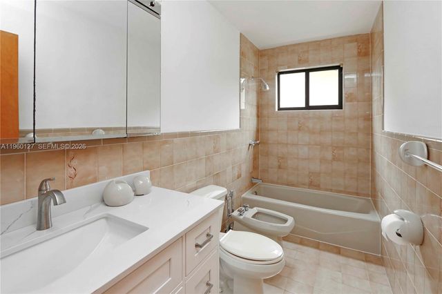 2220 SW 90th Ave, Miami, FL 33165