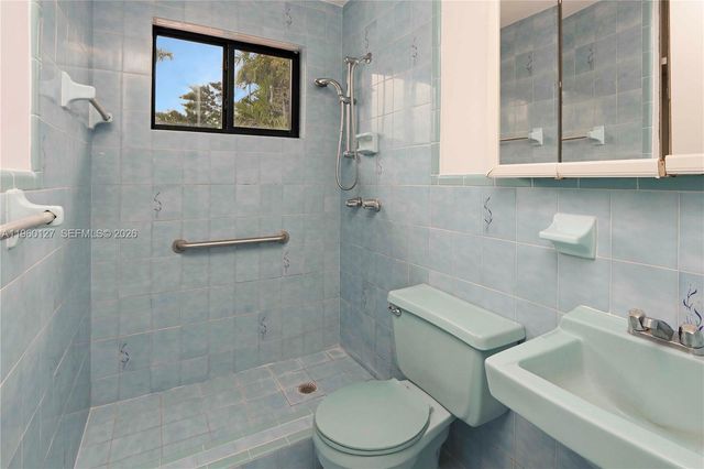 2220 SW 90th Ave, Miami, FL 33165