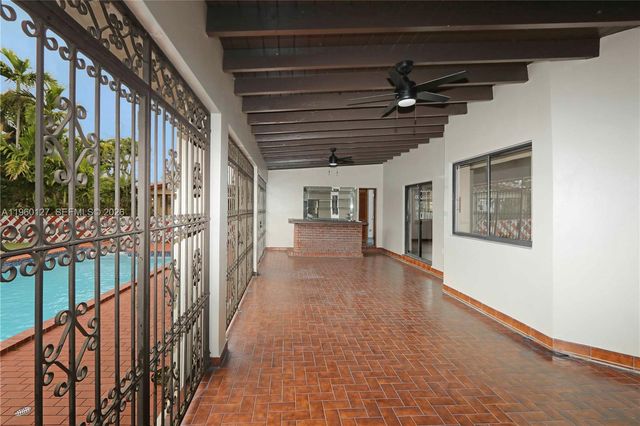 2220 SW 90th Ave, Miami, FL 33165