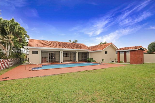 2220 SW 90th Ave, Miami, FL 33165