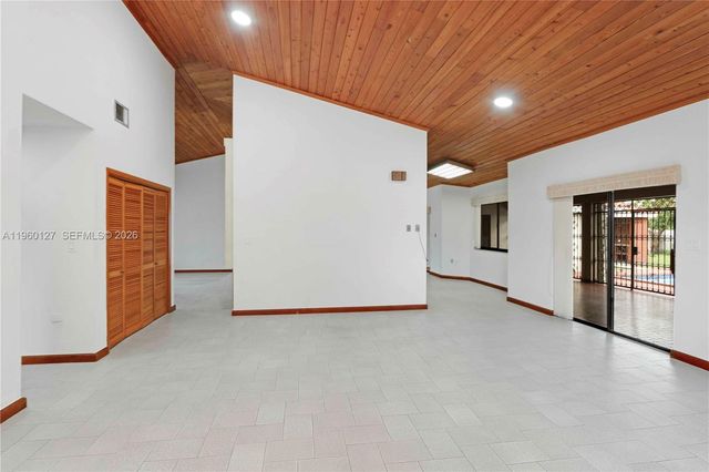 2220 SW 90th Ave, Miami, FL 33165