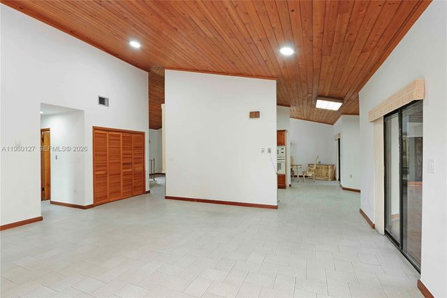 2220 SW 90th Ave, Miami, FL 33165