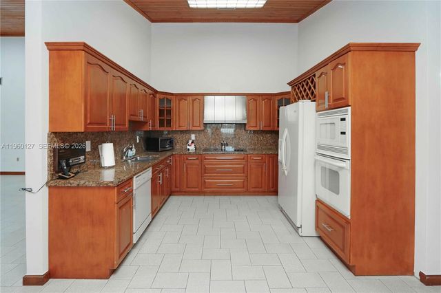 2220 SW 90th Ave, Miami, FL 33165