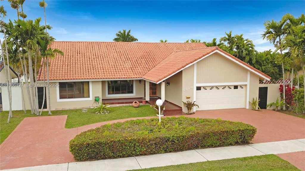2220 SW 90th Ave, Miami, FL 33165