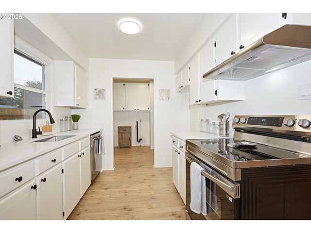 6527 Se 77TH Ave, Portland, OR 97206