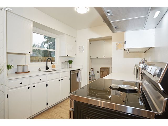 6527 Se 77TH Ave, Portland, OR 97206