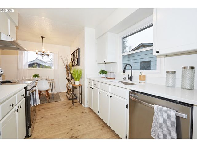 6527 Se 77TH Ave, Portland, OR 97206