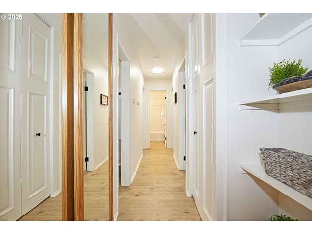 6527 Se 77TH Ave, Portland, OR 97206