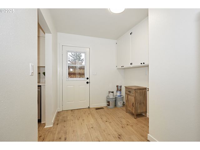 6527 Se 77TH Ave, Portland, OR 97206