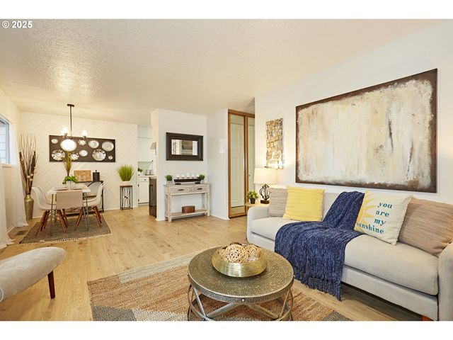 6527 Se 77TH Ave, Portland, OR 97206