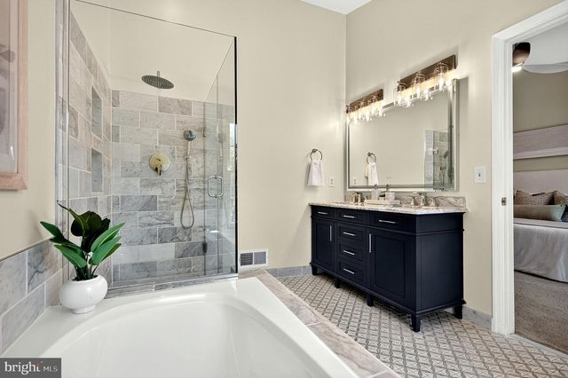 8006 TREVOR PL, Vienna, VA 22182