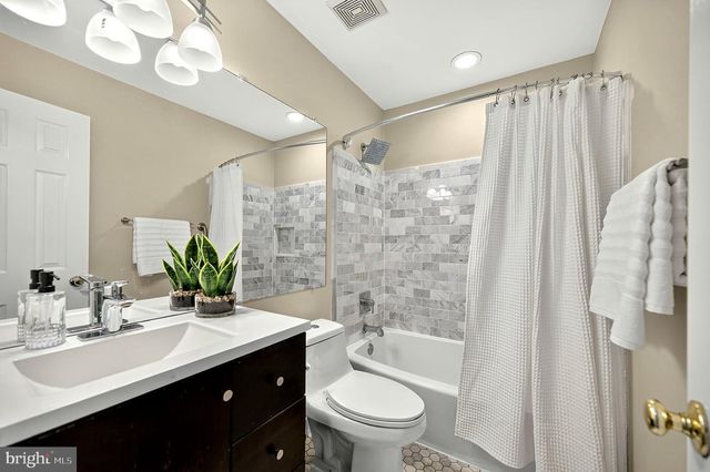 8006 TREVOR PL, Vienna, VA 22182