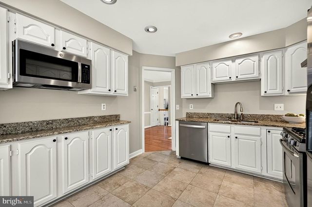 8006 TREVOR PL, Vienna, VA 22182