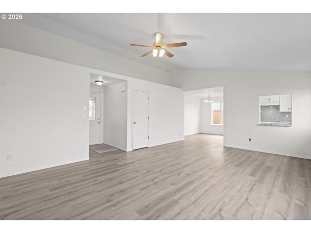 1667 WENDY St Ne, Salem, OR 97305