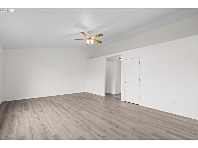 1667 WENDY St Ne, Salem, OR 97305