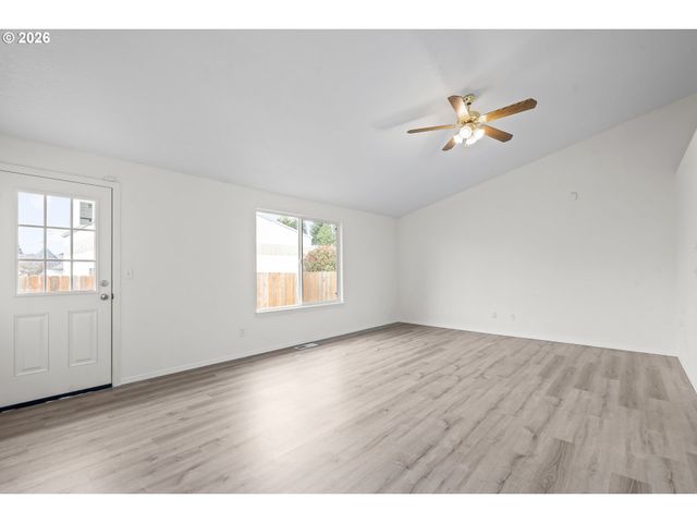 1667 WENDY St Ne, Salem, OR 97305