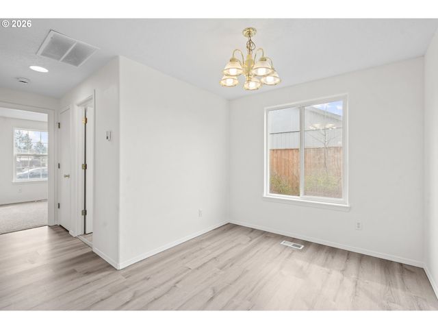 1667 WENDY St Ne, Salem, OR 97305