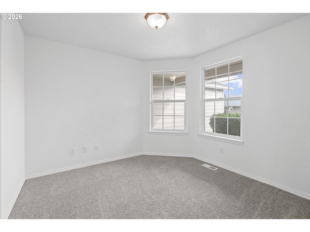 1667 WENDY St Ne, Salem, OR 97305