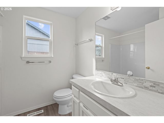 1667 WENDY St Ne, Salem, OR 97305