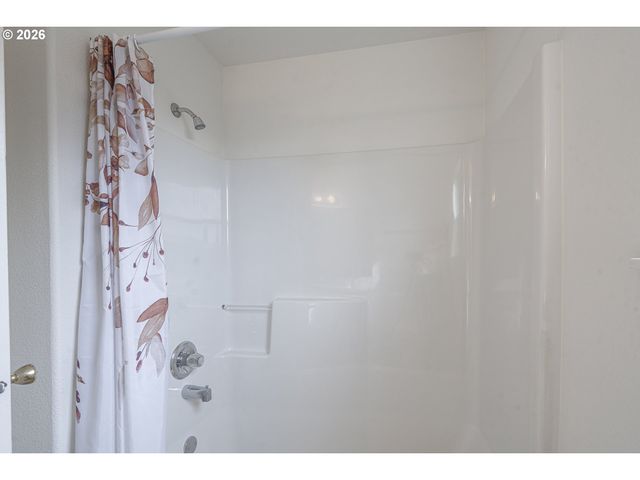 1667 WENDY St Ne, Salem, OR 97305