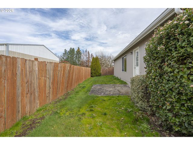 1667 WENDY St Ne, Salem, OR 97305