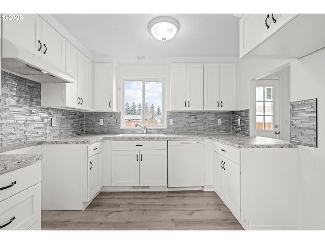 1667 WENDY St Ne, Salem, OR 97305