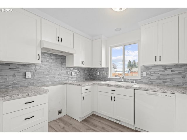 1667 WENDY St Ne, Salem, OR 97305