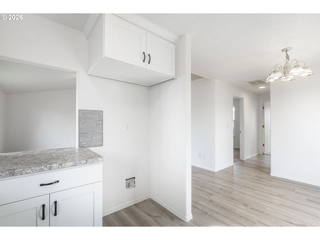 1667 WENDY St Ne, Salem, OR 97305