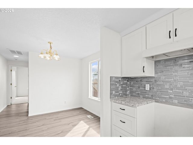 1667 WENDY St Ne, Salem, OR 97305