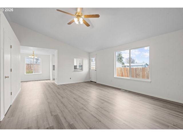 1667 WENDY St Ne, Salem, OR 97305