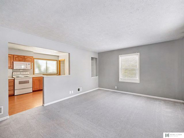 8623 C Street, Omaha, NE 68124