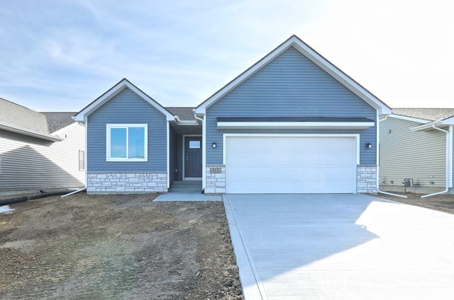 813 3rd Street NW, Bondurant, IA 50035