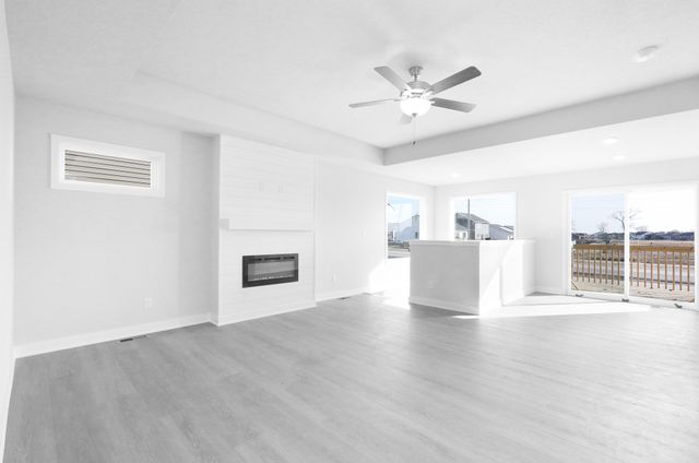 813 3rd Street NW, Bondurant, IA 50035